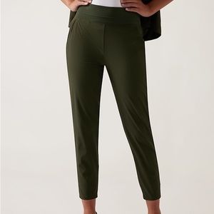 NWT ATHLETA Nolita Slim Tapered Crop Pant, size 6